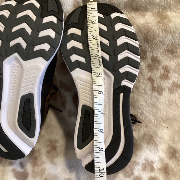 Saucony Women's Jazz 22 Black and Gold Cushioned Running Shoes, Size 6 - Picture 15 of 16